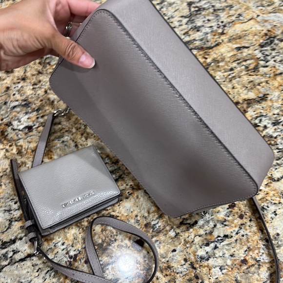 Michael kors set crossbody and small wallet - Picture 7 of 16